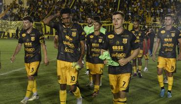Mitre no pudo con Estudiantes de Río Cuarto y se tuvo que conformar con un empate