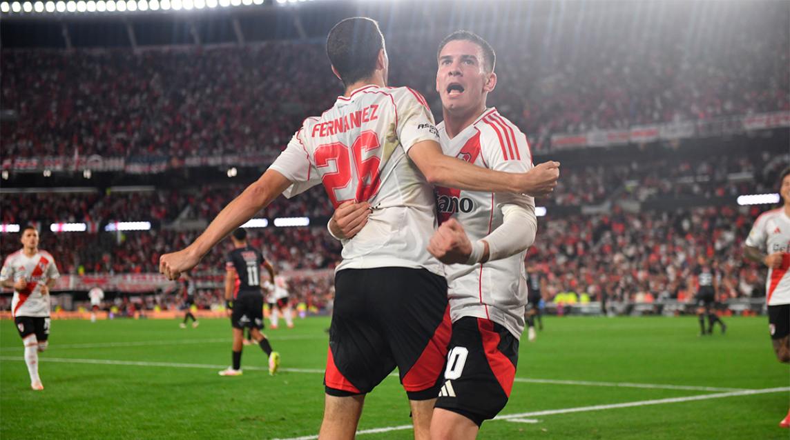 River goleó a Barracas Central en el Monumental y avanzó a cuartos del Torneo Apertura