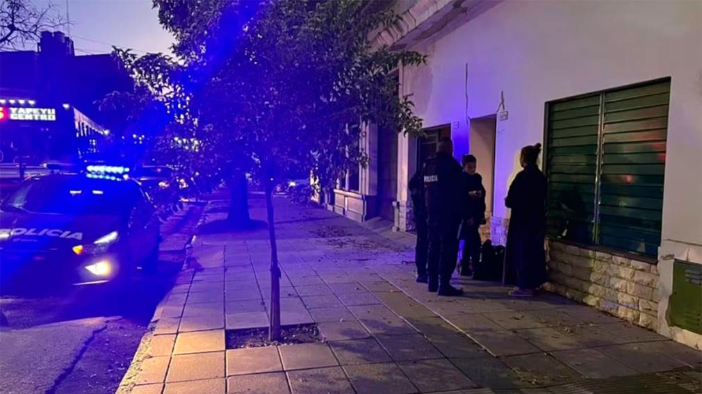 “No me violes, puedo ser tu mamá”: evitó ser violada con comida y Netflix