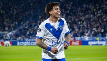 Con gol de Maher Carrizo, Vélez goleó a San Antonio Bulo Bulo en Liniers y sacó boleto a los octavos