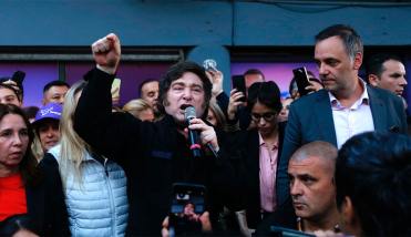 Milei cerró la campaña de Adorni en CABA con duras críticas al PRO y al kirchnerismo