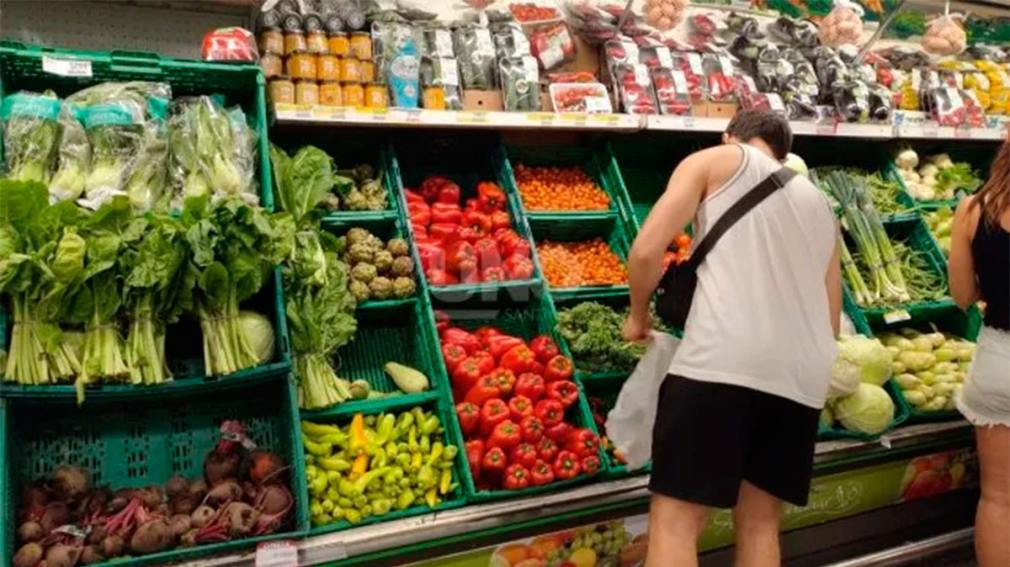 Luis Caputo tras la baja de precios en alimentos: “Es para lo que nos votaron”