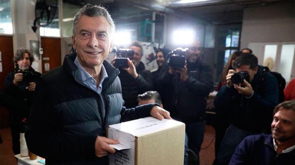 Macri acusó a Santiago Caputo de viralizar los videos falsos creados con IA
