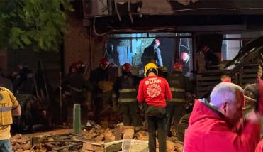 Tragedia en Córdoba: el techo de un edificio colapsó y provocó la muerte de una persona