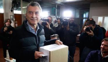 Macri acusó a Santiago Caputo de viralizar los videos falsos creados con IA