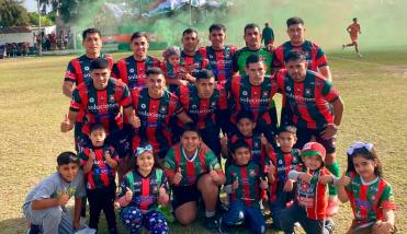 En un partido caliente, Villa Unión se lo dio vuelta sobre el final a Independiente de Beltrán y sigue en la pelea