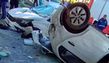 Impresionante video: perdió el control de su auto, mató a una ciclista y volcó