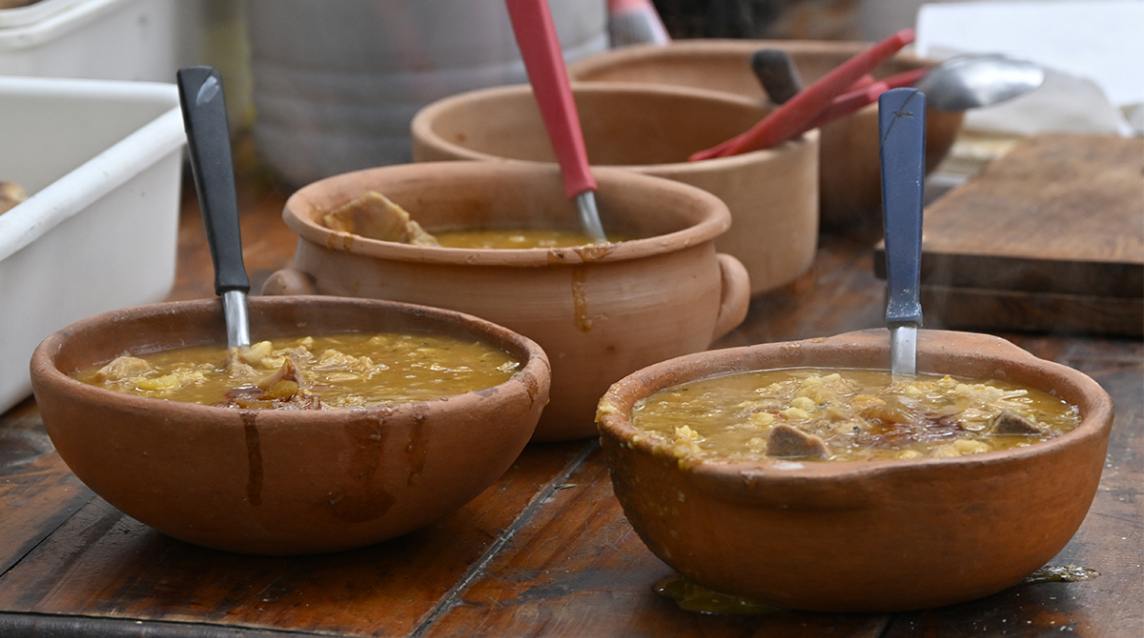Un domingo tradicional en Santiago del Estero: baile, comida y raíces en el corazón del monte