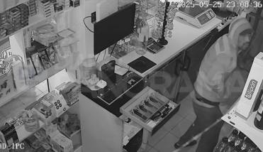 Barrio Centenario: un conocido delincuente y su pareja robaron un comercio en Rivadavia y Moreno