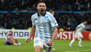 Racing le ganó a Fortaleza sobre el final y se aseguró el primer puesto del grupo