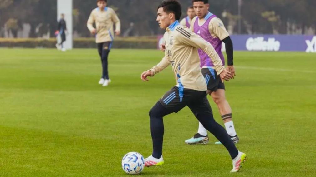 Con el santiagueño Maher Carrizo, la Selección Argentina retomó los entrenamientos pensando en Colombia