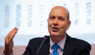 Sturzenegger dijo que habrá más ajuste y apuntó contra los gobernadores: “La propuesta va a ser motosierra en las provincias”