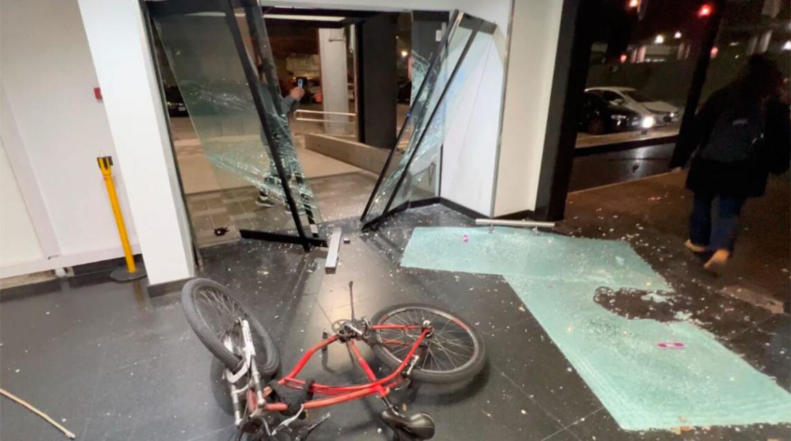 Violento ataque al edificio de TN y Canal 13 tras la condena a Cristina Kirchner
