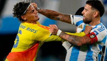 El tenso cruce entre Otamendi y Richard Ríos: Sacate la vinchita, bobo