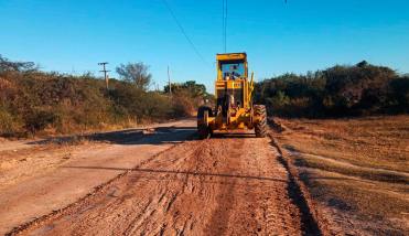 Realizan operativos de mejoramiento de caminos en Los Acosta y zonas vecinas