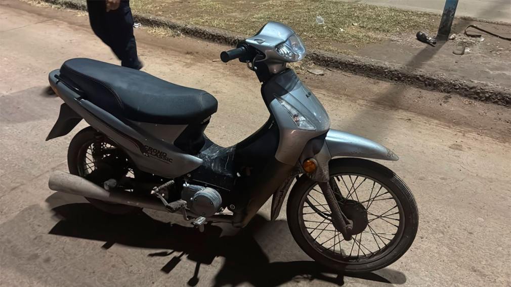La policía recuperó una moto robada en Añatuya y detuvo a una menor