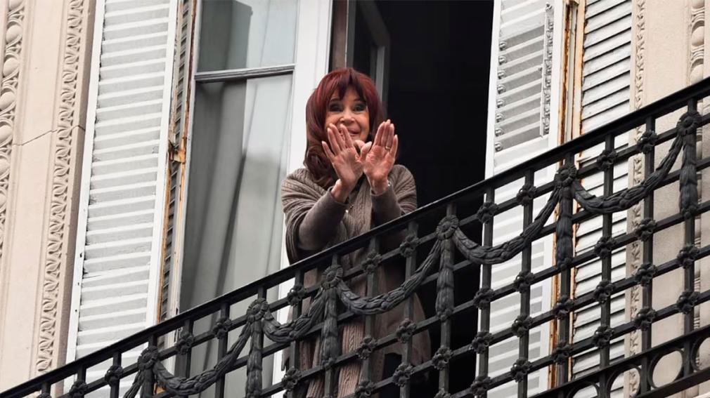 Desde la prisión domiciliaria, Cristina Kirchner apuntó contra el Gobierno y prometió volver con más fuerza