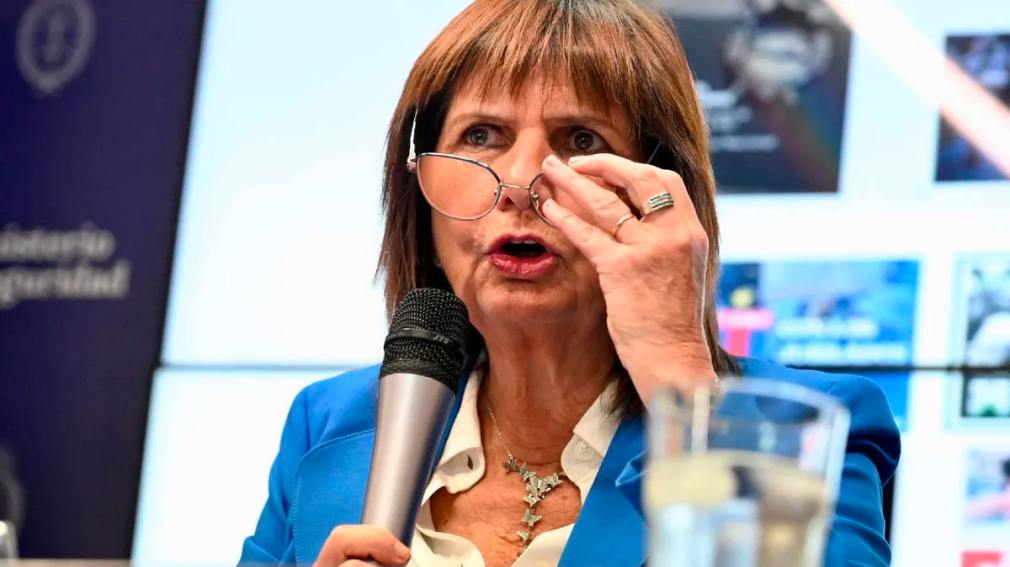 “El que las hace, las paga”: Bullrich defendió el operativo frente a la casa de Cristina Kirchner