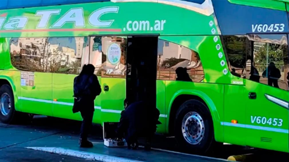 Tragedia en la Terminal de Ómnibus: un tucumano fue hallado sin vida dentro de un colectivo