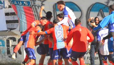 Unión Santiago se quedó con el duelo clave ante Sportivo, le sacó el invicto y manda en soledad en la Zona A