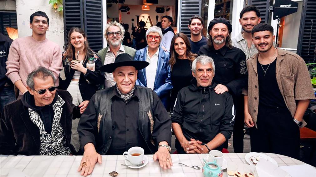 ¡FAlklore! de Mex Urtizberea tuvo su estreno con homenaje a Los Carabajal