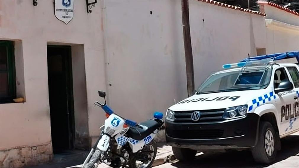 Un hombre murió aplastado por su automóvil al olvidar colocar el freno de mano