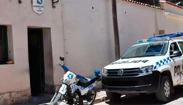 Un hombre murió aplastado por su automóvil al olvidar colocar el freno de mano