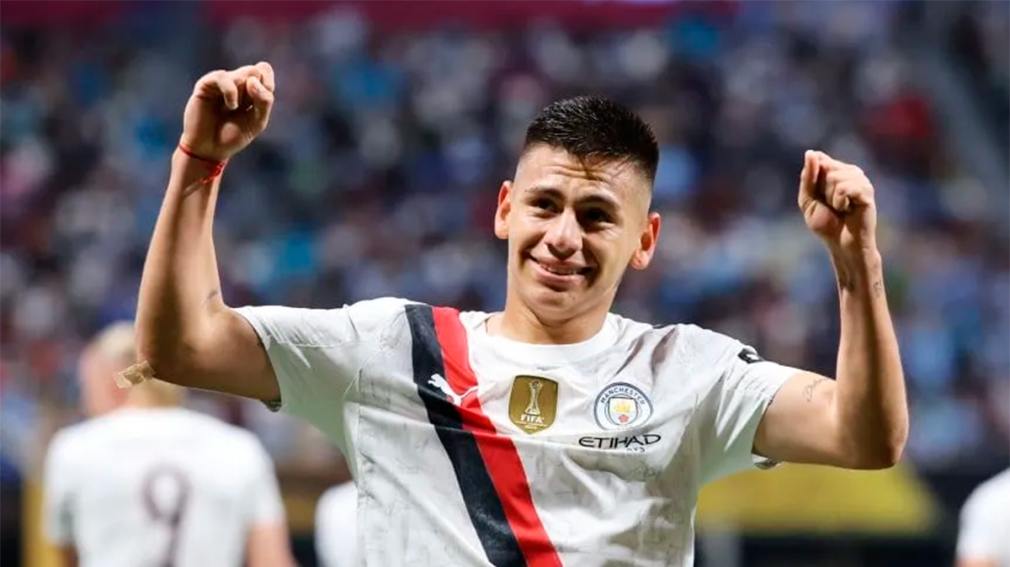 Golazo y estreno soñado: El Diablito Echeverri brilló en su primera titularidad con el Manchester City