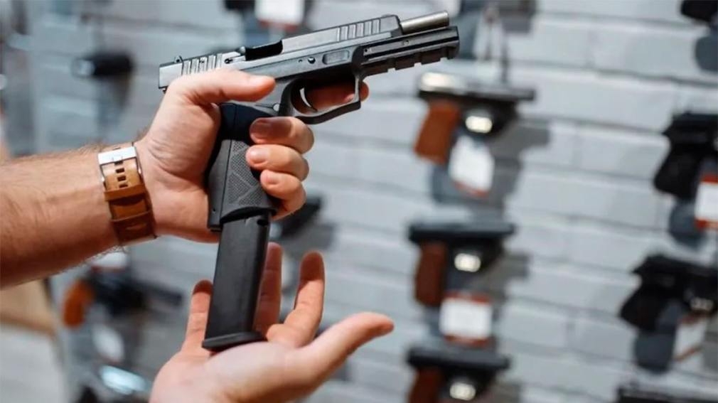 El Gobierno facilita más el acceso a las armas: eliminan un trámite clave ante la Anmac
