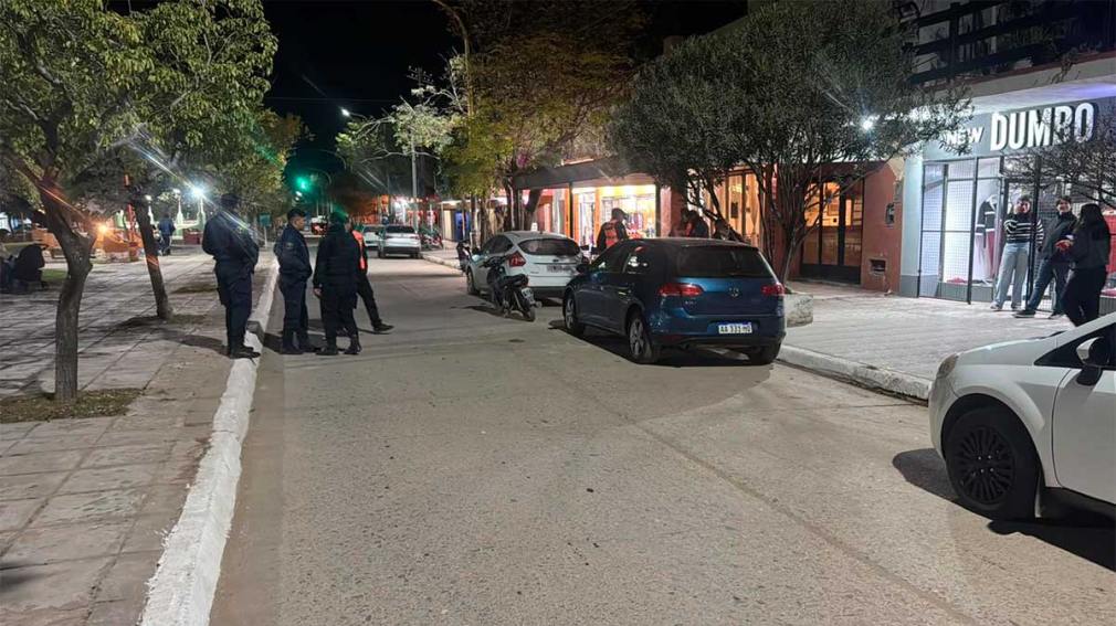 Añatuya: un sacerdote abrió la puerta de su auto y provocó un accidente de tránsito