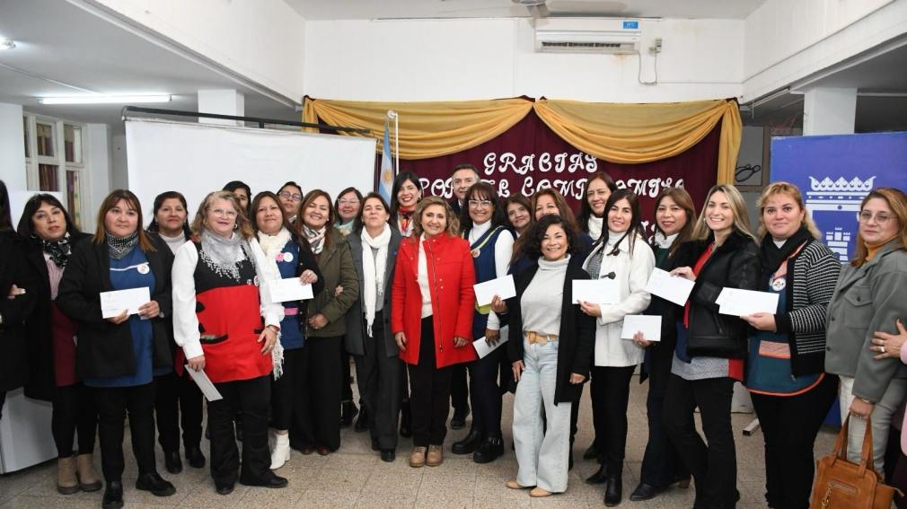 La intendente Fuentes entregó heladeras y cocinas eléctricas a los jardines de infantes de la municipalidad