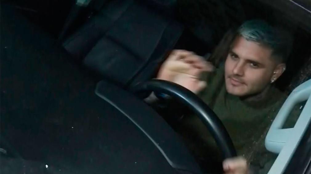 Mauro Icardi se fue con sus hijas tras una jornada caótica en el Chateau