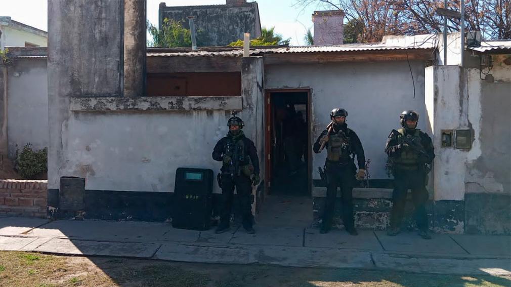 Importante operativo en La Banda: cayeron dos narcos y desmantelan red de venta de drogas