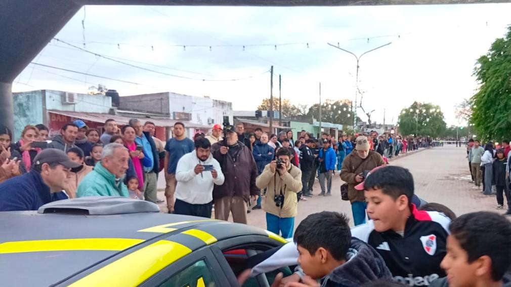 Ante un imponente marco de público se corrió la primera etapa del Rally de Tintina