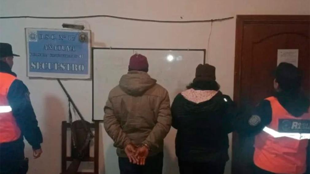 Una mujer y su pareja fueron detenidos por amenazar a policías con una escopeta en la Ruta 21