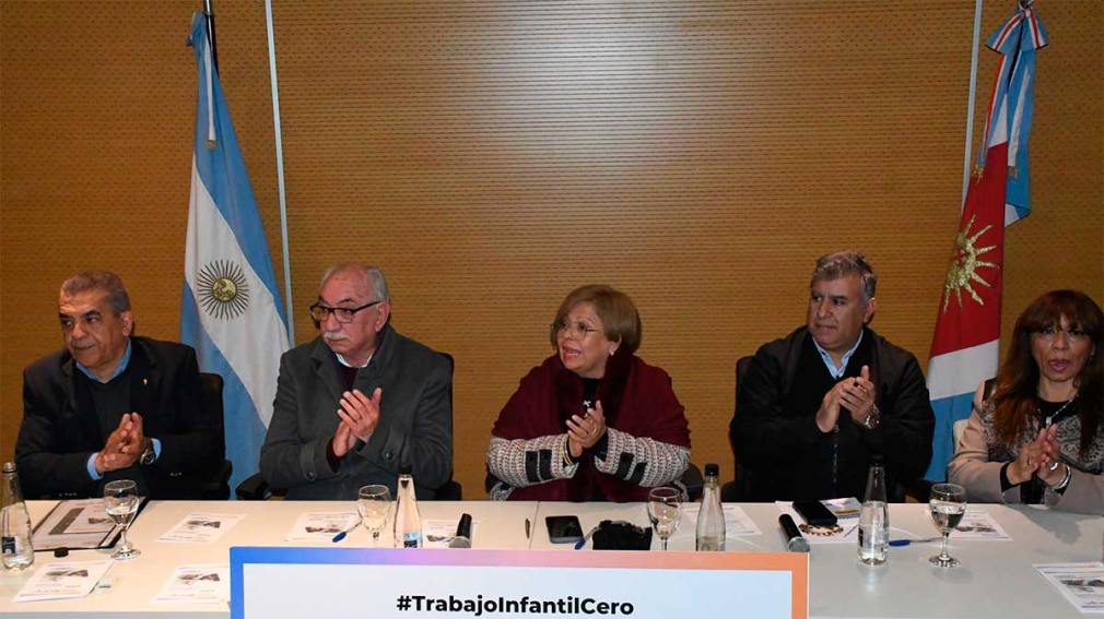 La Secretaría de Trabajo y las Federaciones de Fútbol y Básquet firmaron un convenio para erradicar el Trabajo Infantil