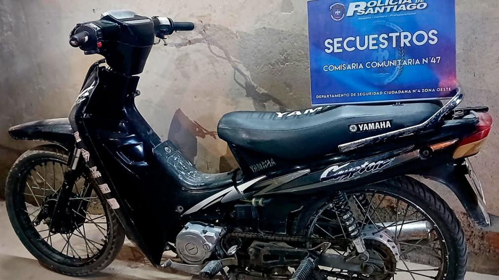 Recuperaron una moto robada en el barrio Paraíso: el ladrón escapó al ver a la Policía
