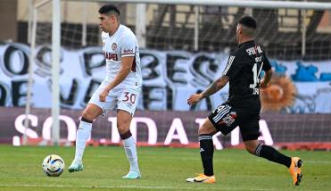 Deportivo Riestra se hizo fuerte en casa y amargó a Lanús