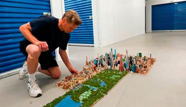Un camionero pasó 20 años creando un modelo gigante de la ciudad de Nueva York con madera de balsa