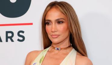 Jennifer Lopez comparte los desafíos de filmar los números musicales de El Beso de la Mujer Araña en una sola toma