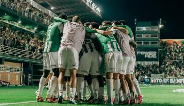 Banfield se adueñó del clásico del Sur bonaerense ante Lanús y se metió en zona de clasificación