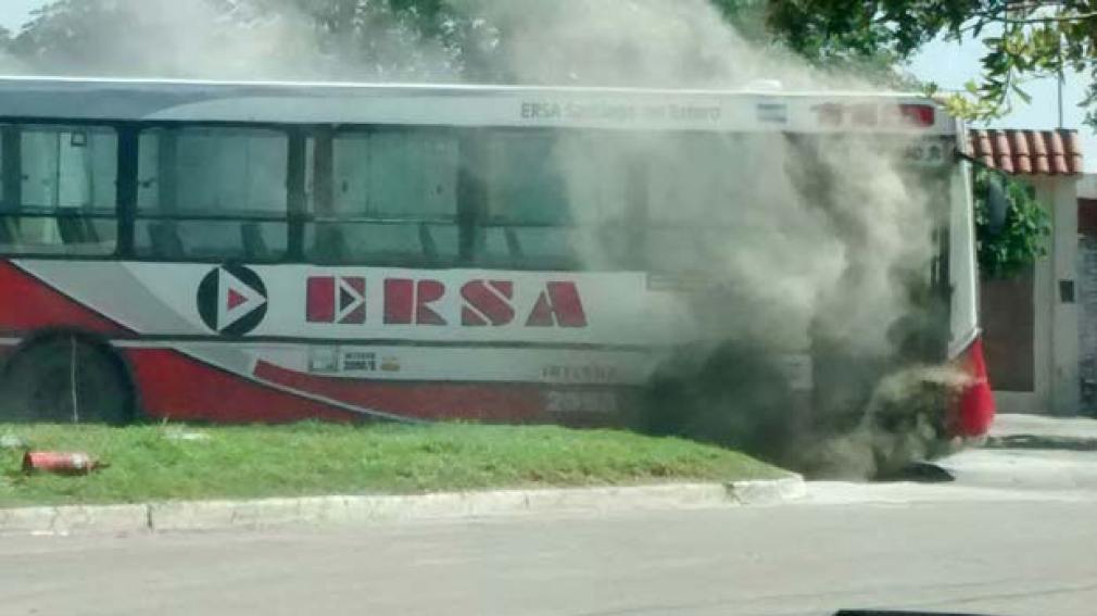 Colectivo de la línea 119 se incendió en plena marcha