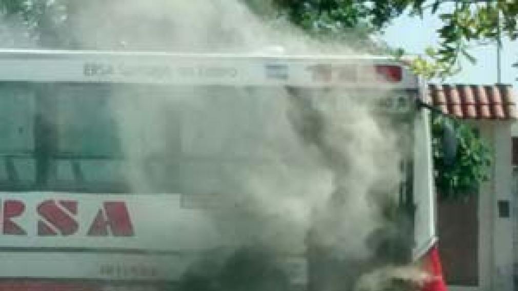 Colectivo de la línea 119 se incendió en plena marcha