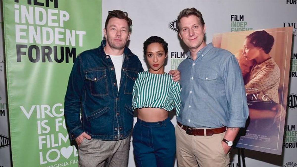 El director Jeff Nichols (derecha) llevó al cine la historia de los Loving, que fueron interpretados por Joel Edgerton y Ruth Negga. 