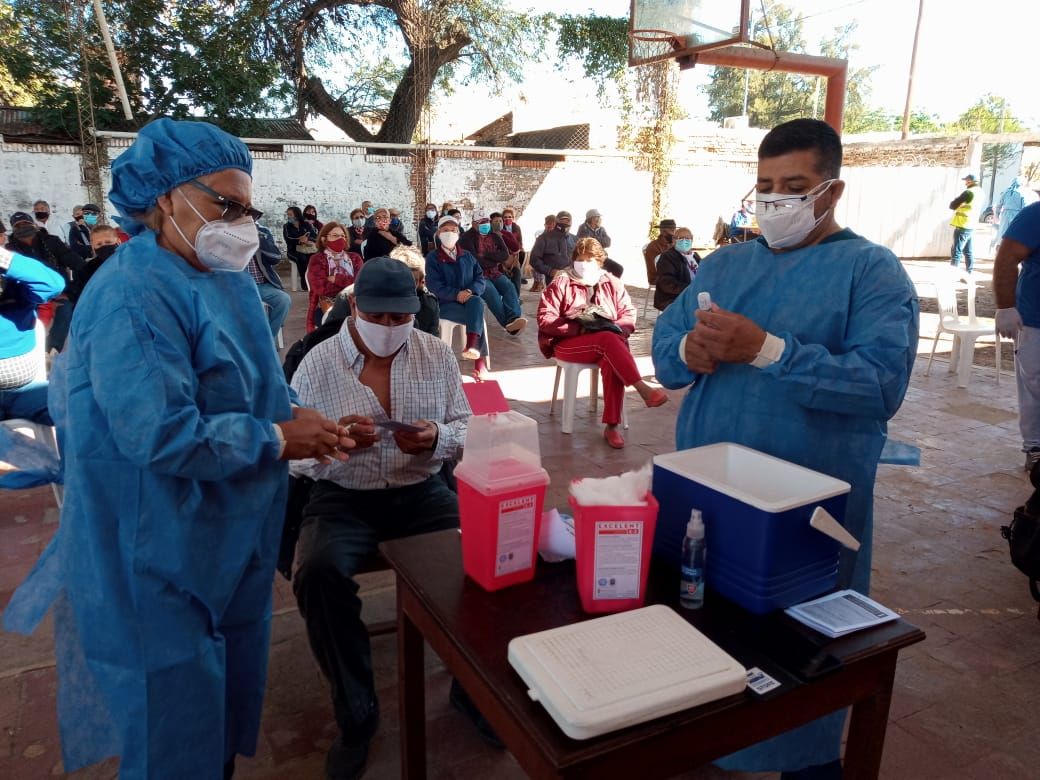 Mayores de 60 años fueron vacunados contra el coronavirus ...