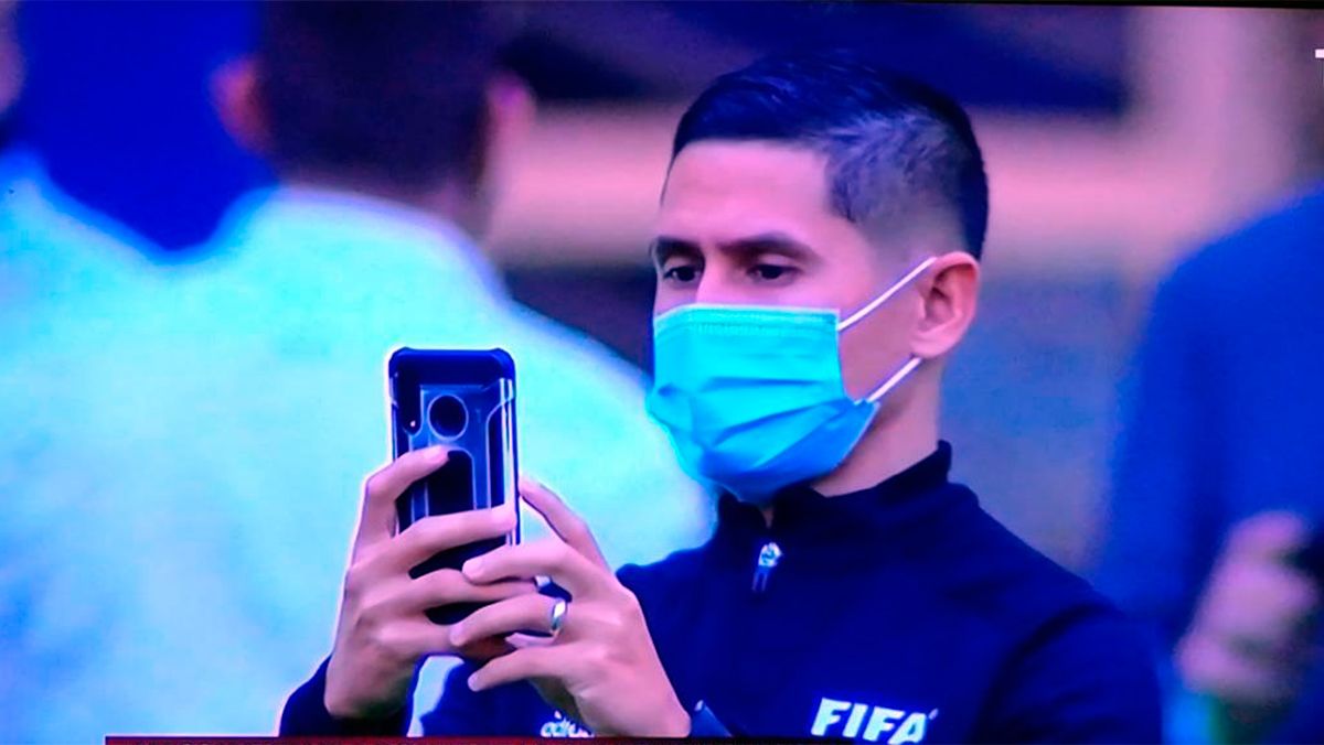 Los árbitros del partido Argentina-Chile, quedaron ...