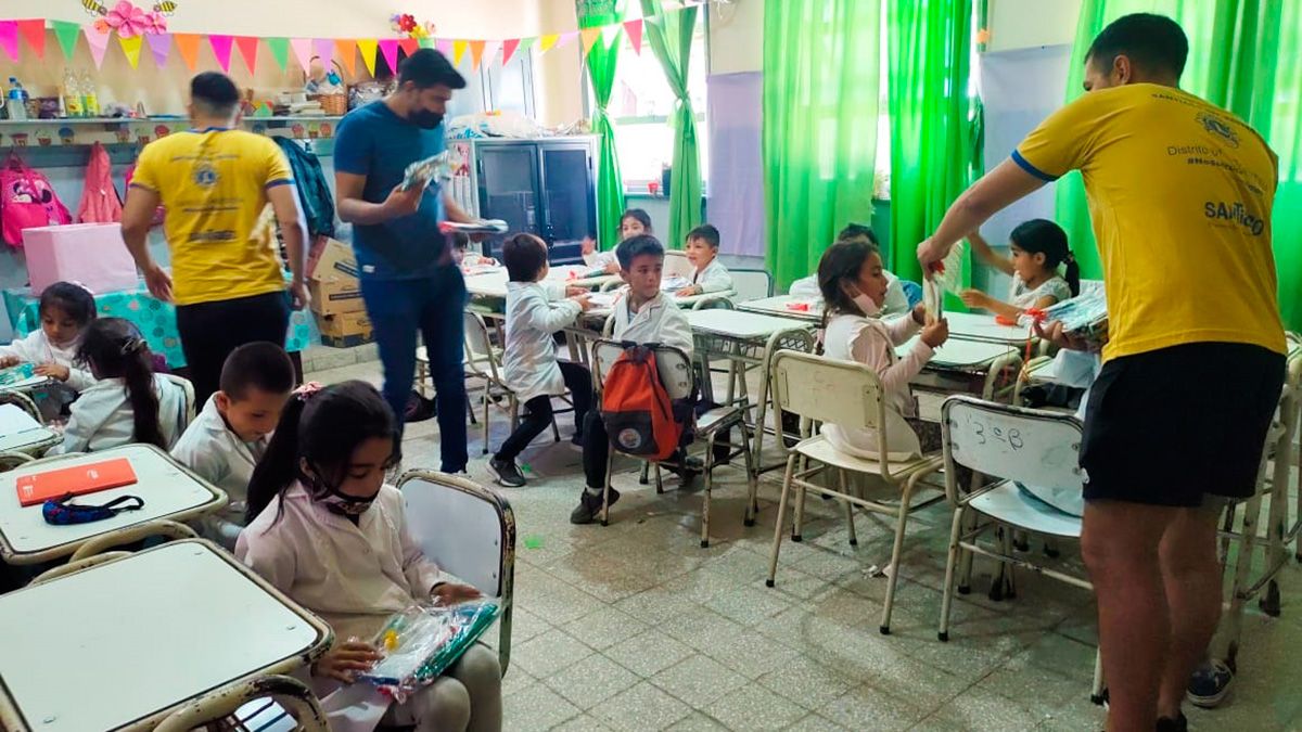 El Club de Leones Santiago del Estero visitó a los niños de la Escuela  Granja en La Banda - Diario Panorama Movil