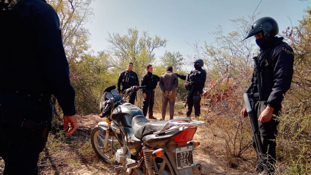 Dos Hombres Fueron Detenidos Mientras Faenaban Un Caballo - Diario Panorama