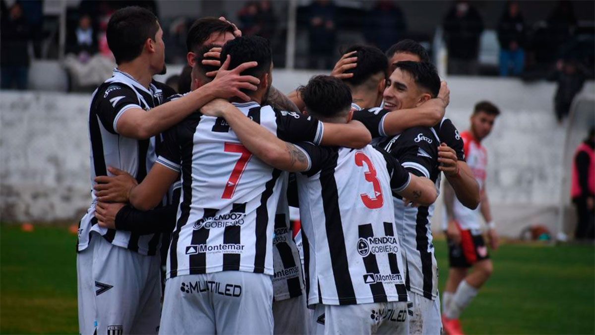 Gimnasia De Mendoza Vs. Chacarita, Duelo Con Mucho En Juego En La ...