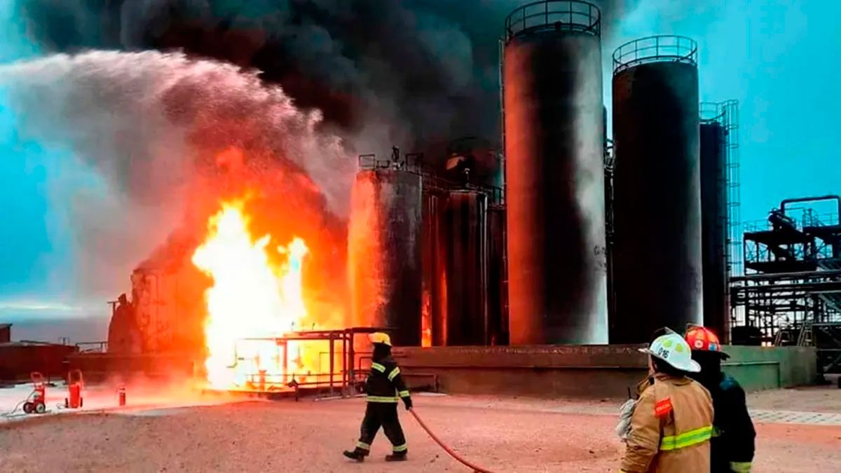 Neuqu N Explot Un Tanque En Una Refiner A Y Hay Al Menos Tres Muertos